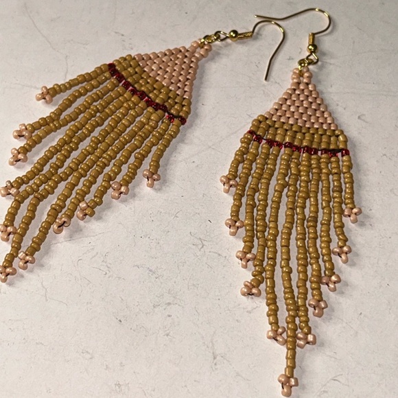 Chic Beaded Tassel Earrings in Cream and Red - Picture 3 of 3
